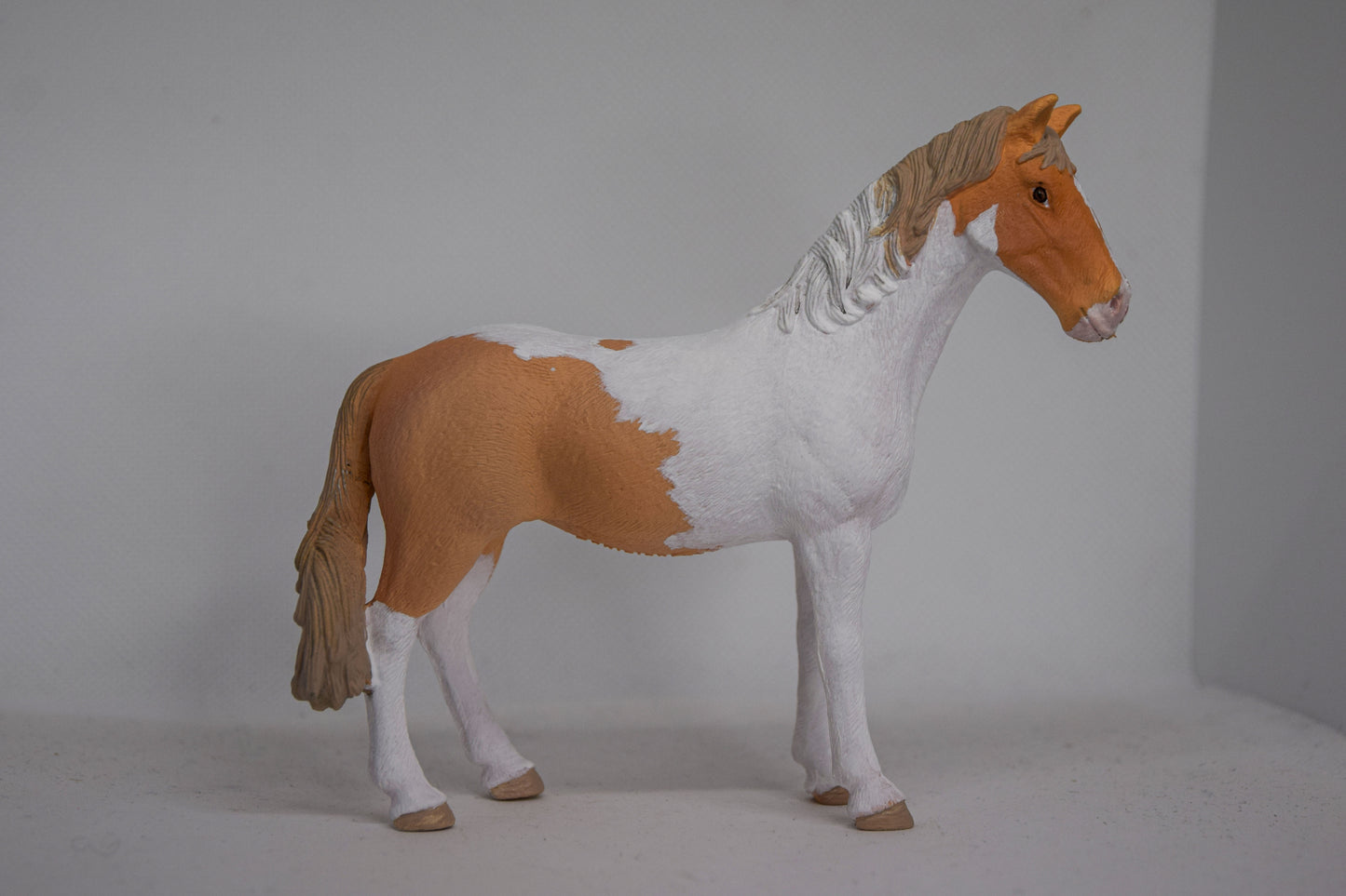 NIEUW Bont paard 'Trusty'