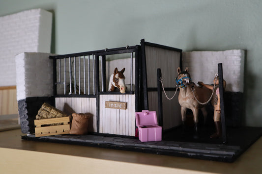 Diorama stal + verwisselbare naambordjes